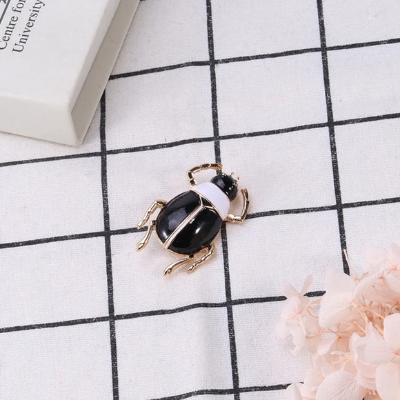 VQ Bug Brooch - Picture 3 of 5